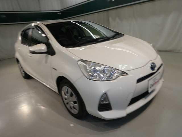 2014 Toyota AQUA CN 02245833 (Reserved)