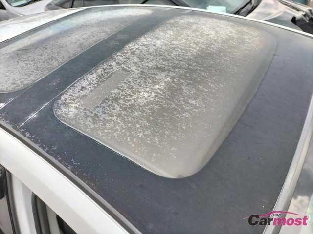 2011 Toyota PRIUS α CN E00-I11 Sub4