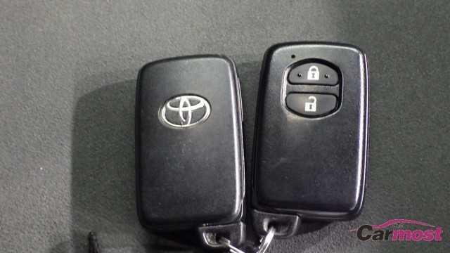2012 Toyota PRIUS α CN E01-I13 Sub11