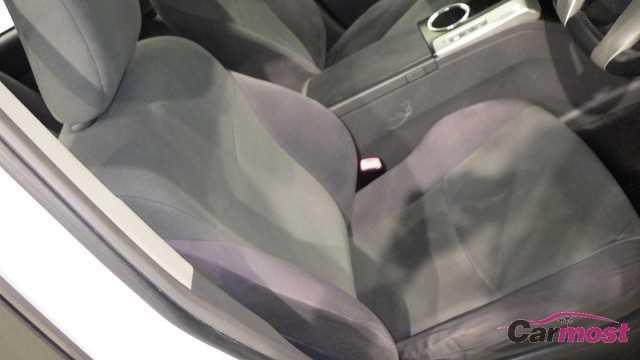 2012 Toyota PRIUS α CN E01-I13 Sub13