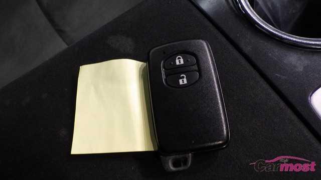 2012 Toyota PRIUS α CN E01-I26 Sub9