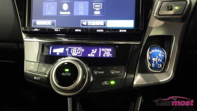 2018 Toyota PRIUS α CN E01-I32 Sub9