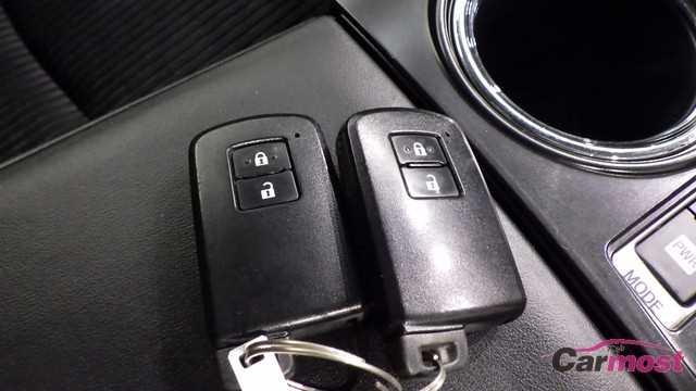 2018 Toyota PRIUS α CN E18-H57 Sub9