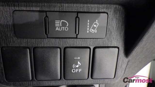 2018 Toyota PRIUS α CN E18-H57 Sub12