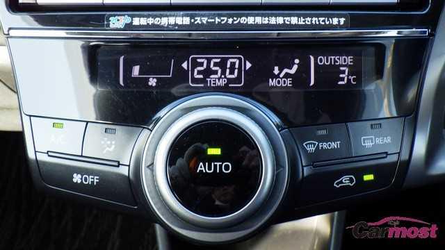 2015 Toyota PRIUS α E19-L20 Sub13