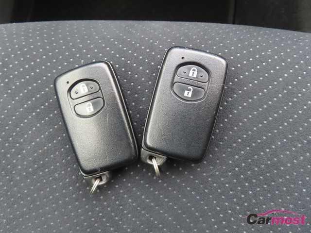 2014 Toyota PRIUS α CN G07-D92 Sub14