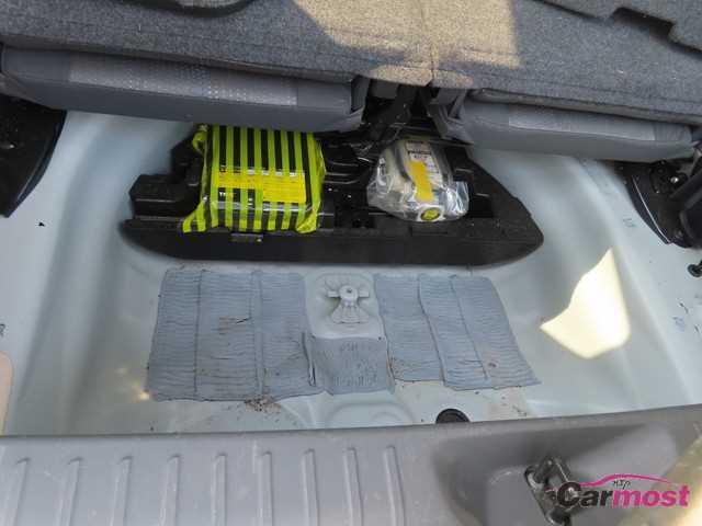 2014 Toyota PRIUS α CN G17-C81 Sub21