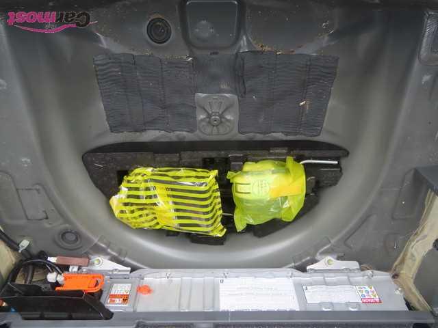2012 Toyota PRIUS α CN G21-E21 Sub23
