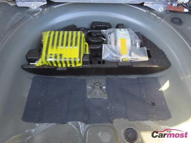 2011 Toyota PRIUS α CN G32-C94 Sub23