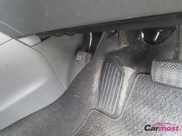 2013 Toyota PRIUS α CN G34-C91 Sub19